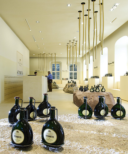 &Ouml;ffnungszeiten Vinothek: Montag bis Freitag von 9 bis 18 Uhr, Samstag von 9 bis 14 Uhr, Informationen unter 0931.3050927